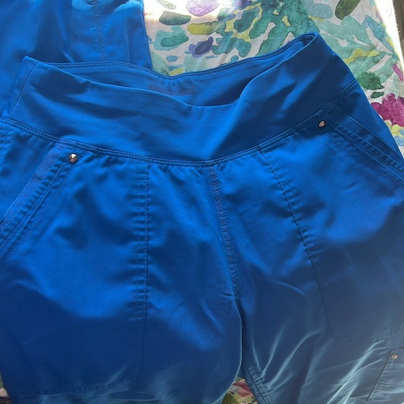 XS Scrubs Healing Hands Purple label brand 
Great condition - Picture 2 of 3